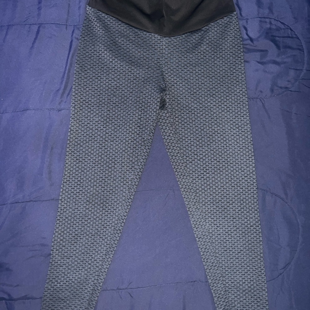 Chic Black and Gray Textured Leggings